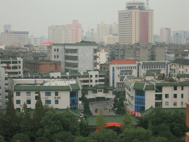 2005年的南昌，八一广场最动容的时代