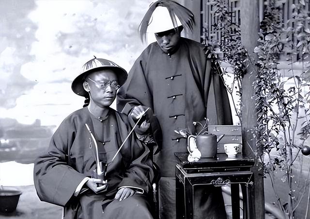 清朝最后一名太监回忆：妃子洗澡从不用手和避讳太监，十分侮辱人