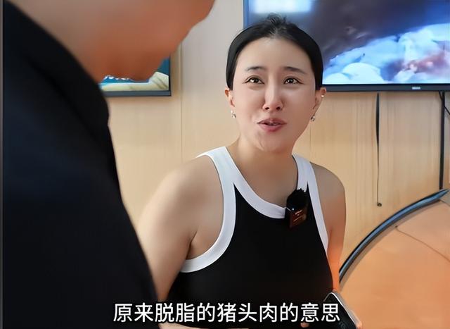 42岁香港艳星下嫁山东农村，曾不雅照满天飞，现状曝光，她后悔吗