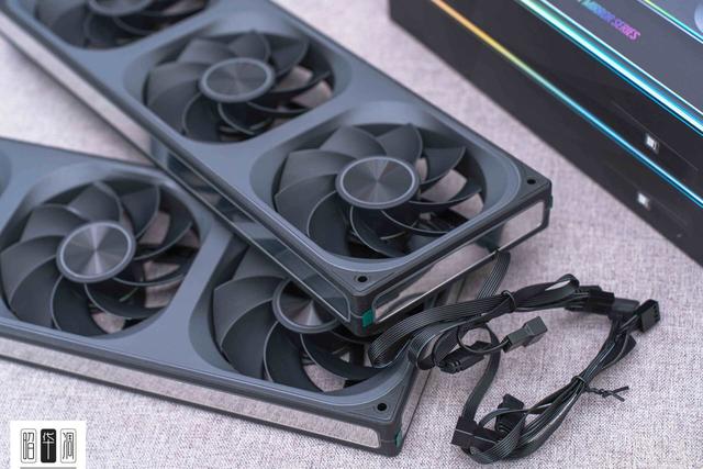 曲面玻璃的通透美学：乔思伯 TK-4 装机实录