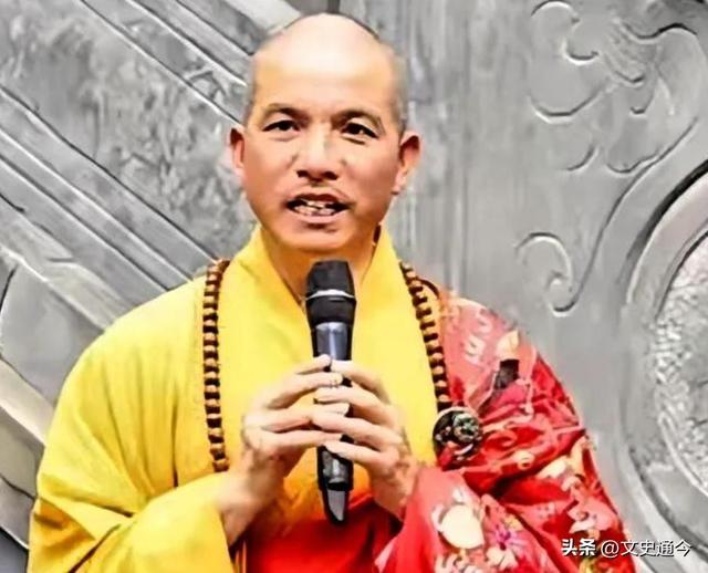 少林寺空降新住持不到1天，老底被扒遭抵制，与释永信大相径庭？