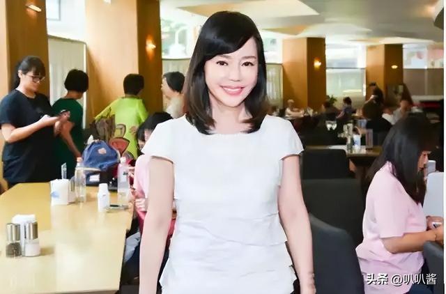 畸形的爱有多离谱？喂奶12年、同床入睡15年、跟儿子拍婚纱照