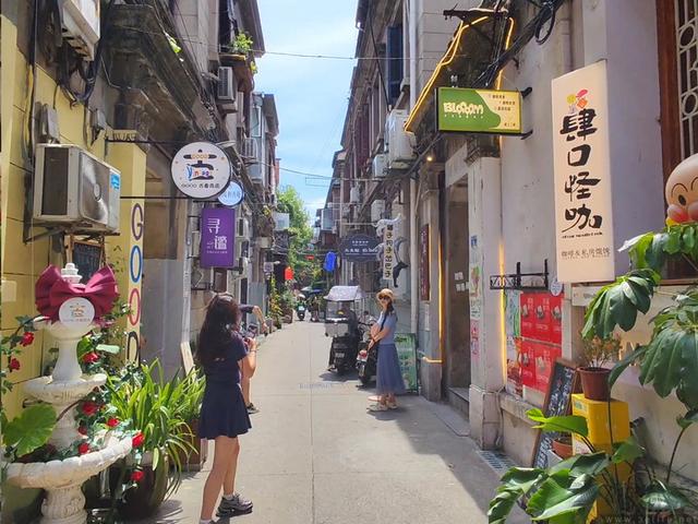 小米AI眼镜评测：比起Vlog，融合与AI更是重点