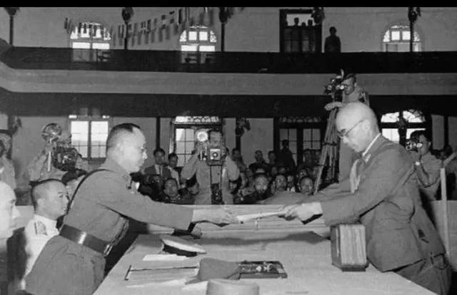 阅兵将至，中俄舰队绕日航行，俄对日发出警告，俄日没签和平条约