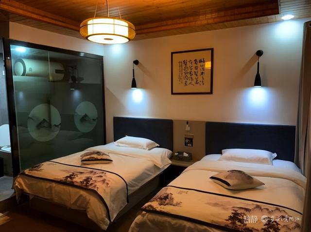 一桥一溪一楼间，侗寨深处的诗意栖居