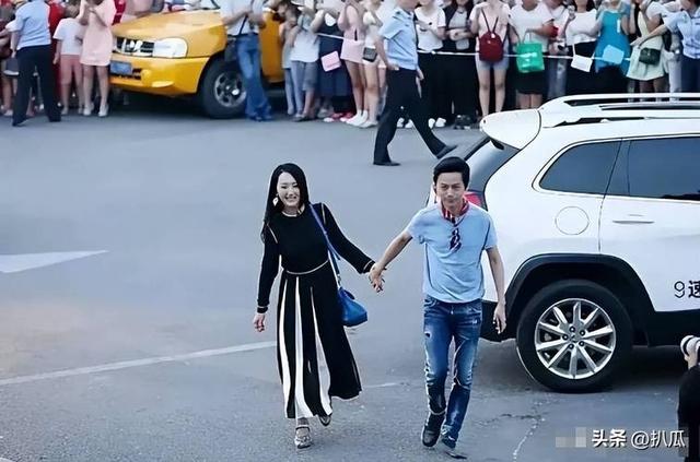 善恶终有报，54岁不婚不育的杨钰莹，原来早已经上了另一条道路