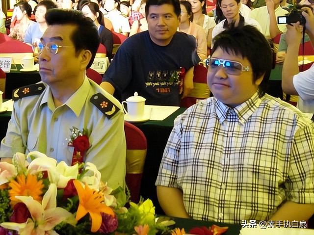 表面是演员，实际军衔却高到吓人，这6位明星个个深藏不露