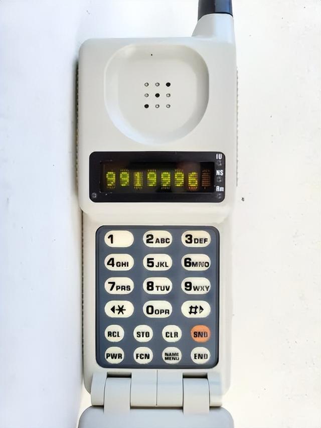 通信历史连载788-世界第一部下翻盖手机-摩托罗拉MicroTAC-1989年