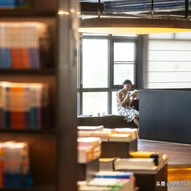 抓住暑假的尾巴！来温江这家书店避暑“充电”吧~