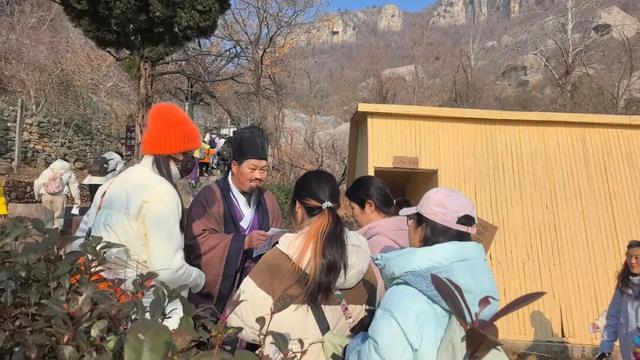 元旦裂谷江湖行，银票好礼兑不停！熊耳山NPC沉浸式互动演艺等你来闯！