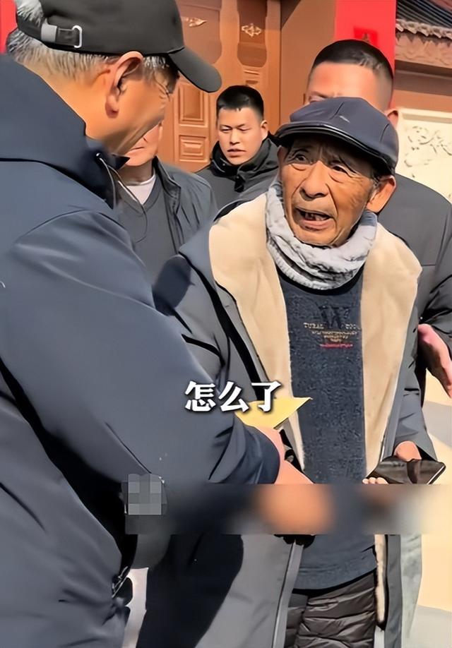 担心的事还是发生！刘强东发年货刚开始，老父亲就走上大衣哥老路