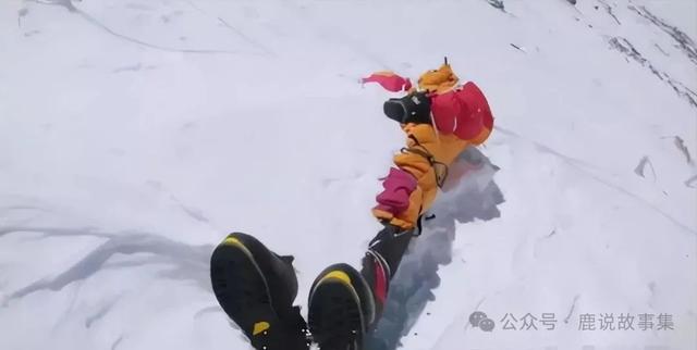 一对夫妻攀登珠峰，妻子被遗弃山顶，1年后竟在山顶发现丈夫遗体