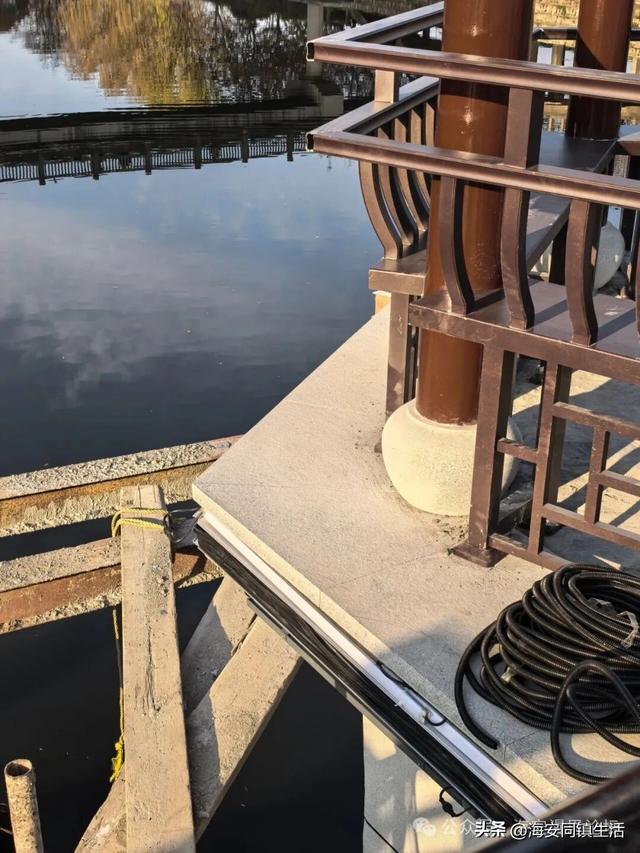 在海安新立发桥上看看老通扬河的水，回味春秋风云！