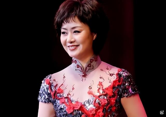 59岁李胜素：她不要丈夫、不要孩子，却活成了最让人羡慕的女人