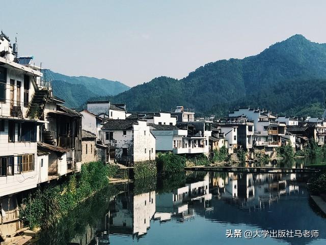 山月下的低眉与昂首——在绩溪上庄读胡适