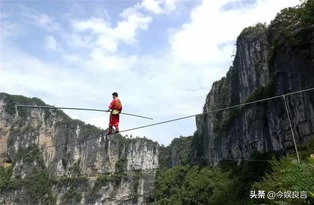 后续！网红开飞机直播坠机身亡，飞机花了35万，烧的只剩一条腿了
