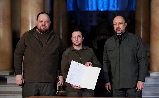 要求乌撤军，做领土让步，泽连斯基看穿了：美国就是希望换掉自己