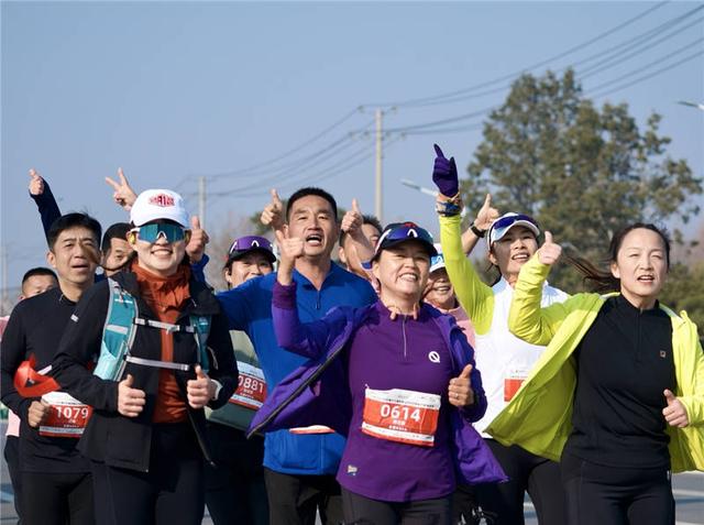 “好运山东”中邮保险·2025第十七届环泰山T60大徒步荣耀收官