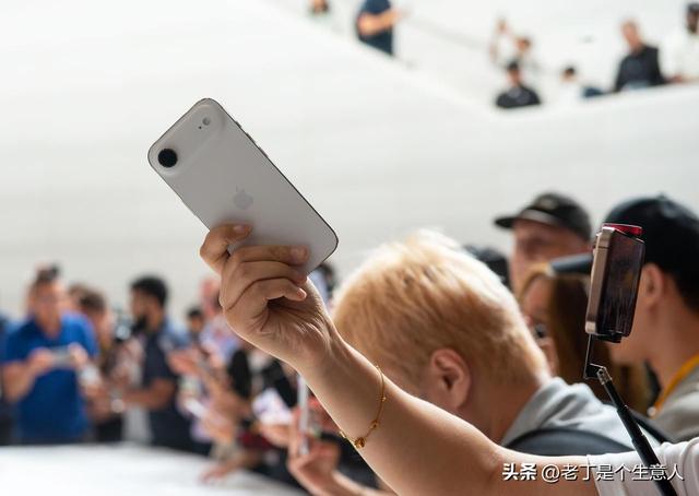 华为 Mate 80 Pro Max 有哪些亮点，靠这个能打过苹果吗？