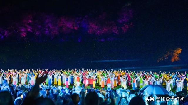 张艺谋在武夷山种了棵“浪漫树”——印象大红袍的浪漫永不打烊！