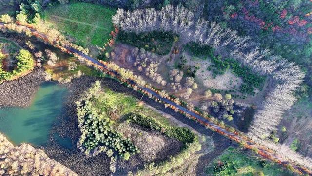 孟津区：黄河小浪底下游河岸别样冬韵