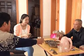 湖南小伙相亲59次没被看上 , 打残母亲 , 怒斥父亲：不想受伤就多练练图片
