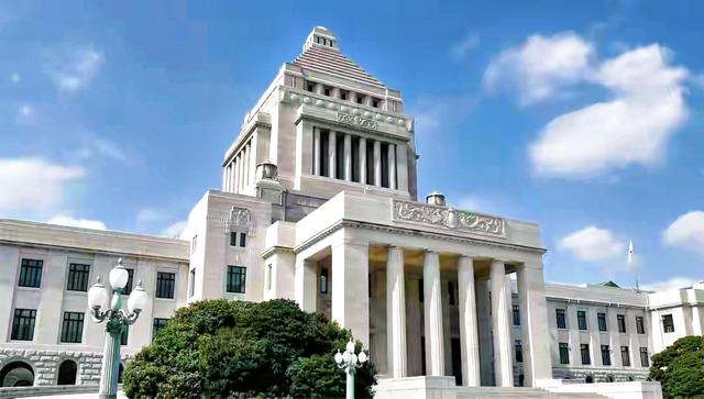 日本的精算主义：高市早苗下不了台，为何偏要演“辞职戏”？