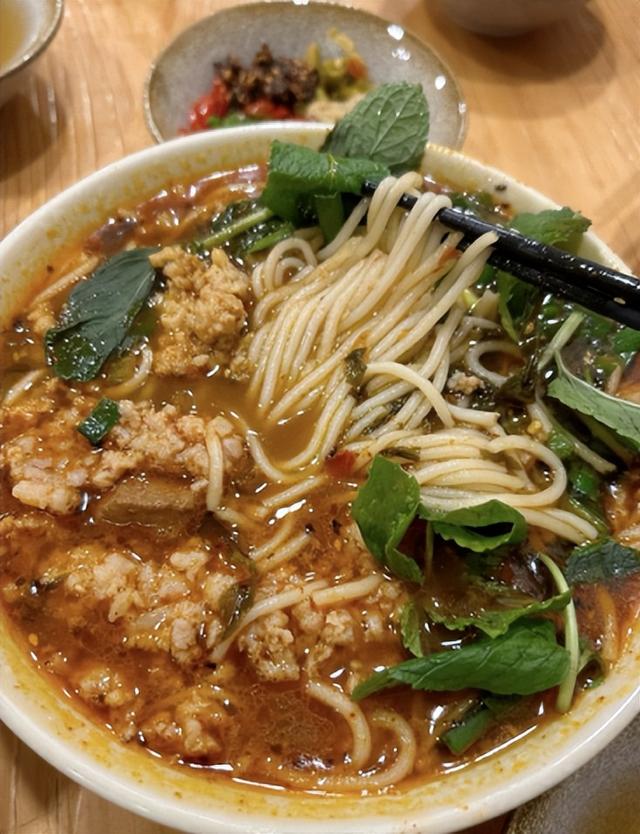 大理太挤？真正适合懒人旅行的地方，是这个人少景美的云南小镇！