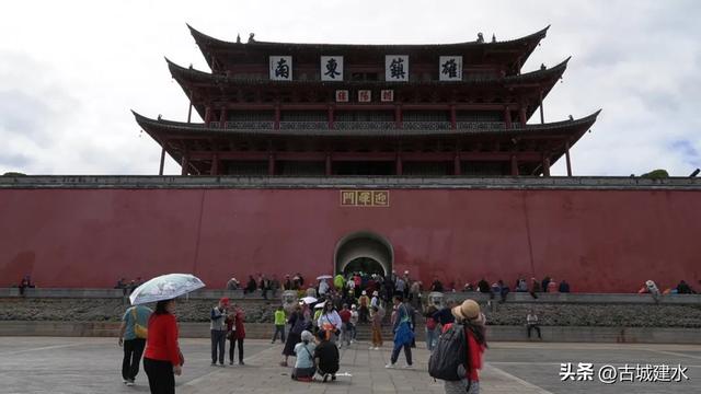 移动的星级酒店 邂逅千年古城！“熊猫专列”再度驶入建水