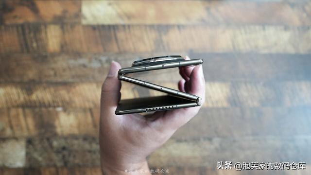 非凡价格 非凡体验 华为Mate XT体验 2万块和Z Fold6打的有来有回