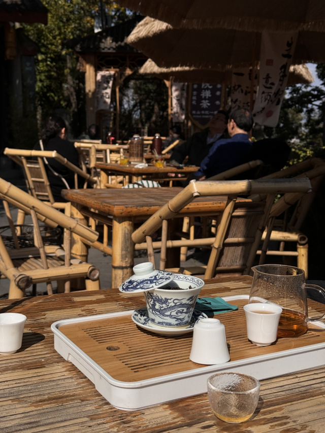 大凉山冬韵：冰雪、暖泉与阳光交织