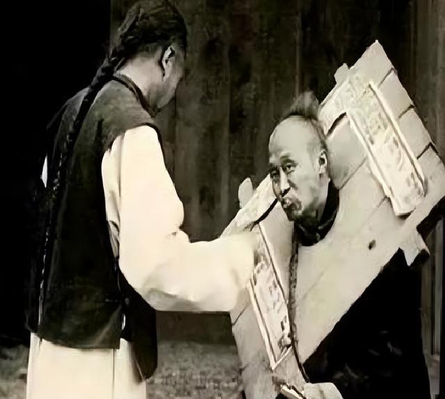 日军兽行：当着男人的面玷污了女儿，临走还残忍割下妻子乳房