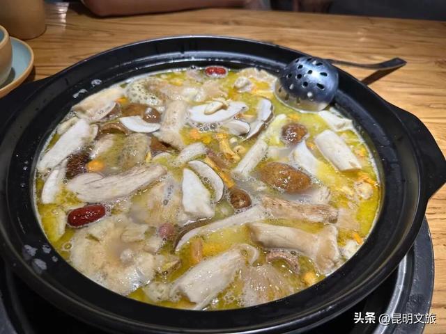 跟着赛事游昆明｜看完美景吃美食！这些天冷暖胃美食，带你解锁昆明冬日的温暖密码~