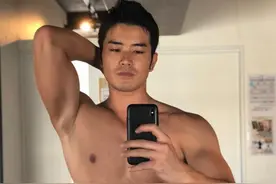 肌肉帅哥健身房大秀性感身材图片