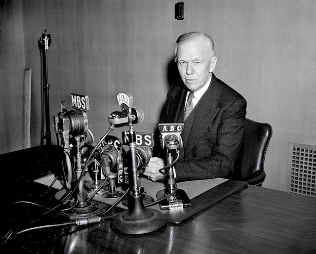 蒋介石晚年曾痛骂：我丢掉大陆怪不得别人，罪魁祸首就是这二人