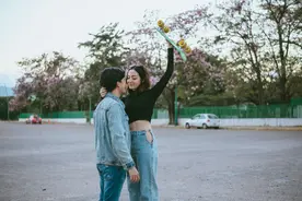 一位离婚律师的忠告：男人出轨，妻子做这3点，能守住婚姻和财产图片