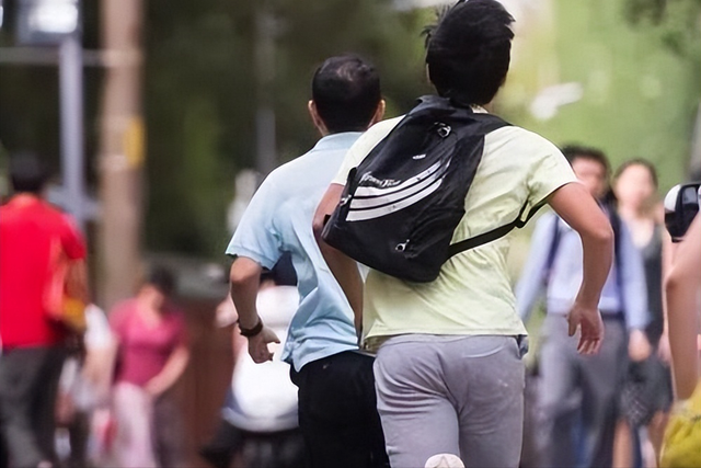 年轻人不婚恋，消费难释放？当务之急是给打工人放秋假