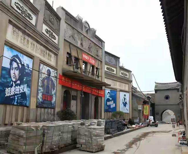 人山人海只看不买，年轻人报复性“白嫖”，景区赚不到钱了？