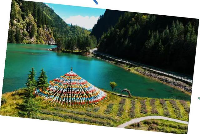 夏末初秋去哪玩？达古冰川正上演一场色彩魔法！