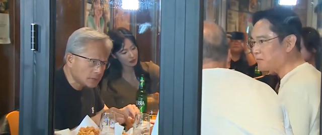 炸鸡配啤酒，聊的是AI和半导体！黄仁勋的“夜宵局”