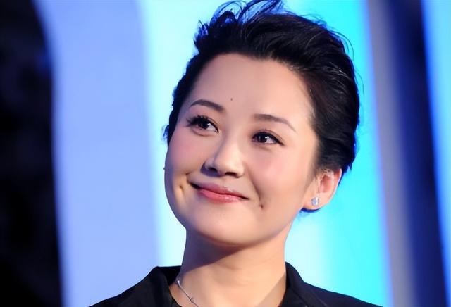 身价过百亿，坐拥北京一条街，出门私人飞机，京圈富婆都有谁?