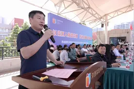 西咸新区沣西实验学校第六届田径运动会开幕式暨非物质文化遗产秦汉战鼓传习基地授牌仪式举行图片