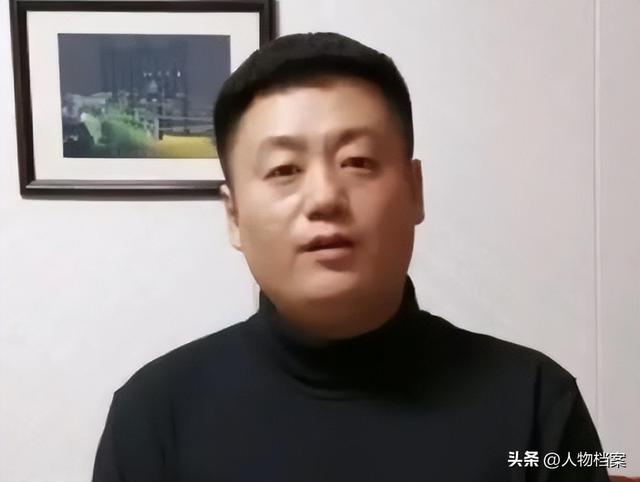 赵本山也想不到	，一向老实本分的宋晓峰，会在过年前，栽个大跟头