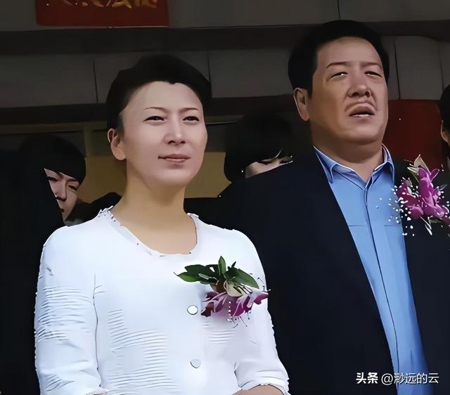 重罚！偷税、背人命债，被官方彻查后首露面的闫学晶迎来最终结局