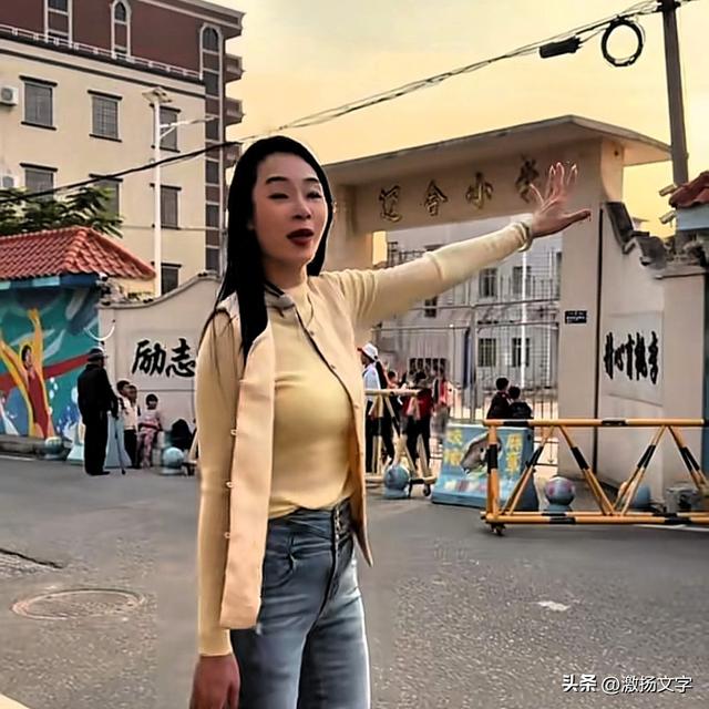 全红婵家新房旁的美女邻居	，建房时有影响的那棵大树就是美女家的