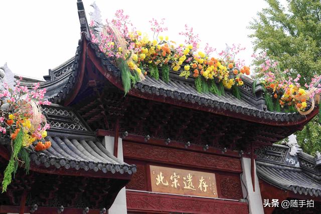 喜气洋洋，长假首日上海千年古镇七宝老街人头攒动