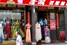 “泼天富贵”洒遍天南海北！汉服旅拍火了，各地掀起文旅新潮流图片