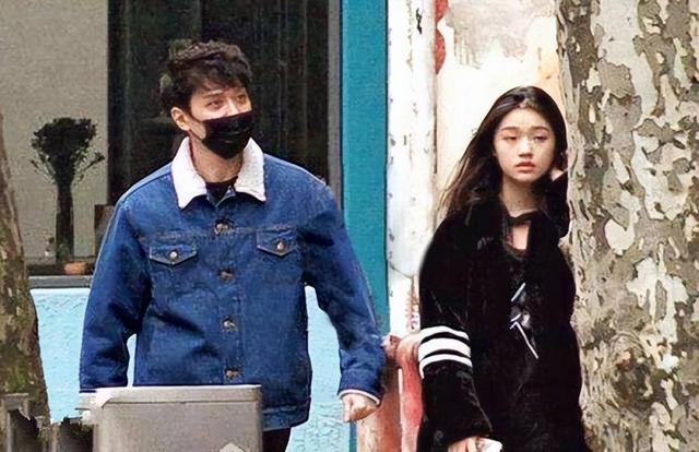 离婚四年，47岁冯绍峰再次官宣喜讯，成为赵丽颖高攀不起的存在！