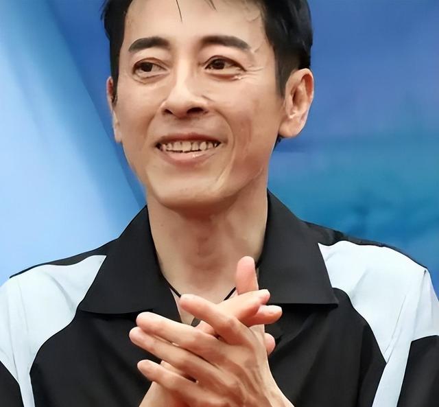 夫妻俩为了不变老，坚持27年不吃肉不生子，如今59岁近照不敢认