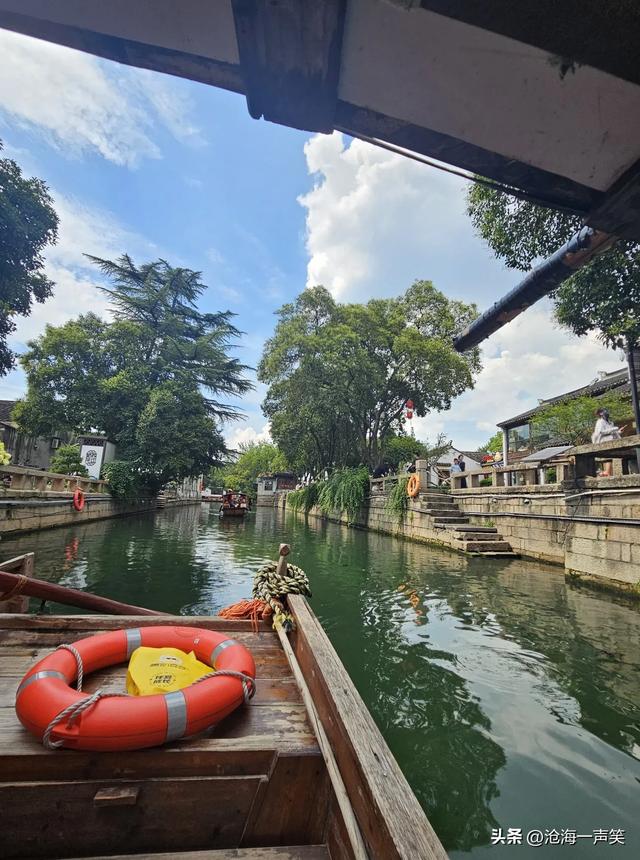 苏州平江路，一条路一条河，一条船一座城，一首歌一段情
